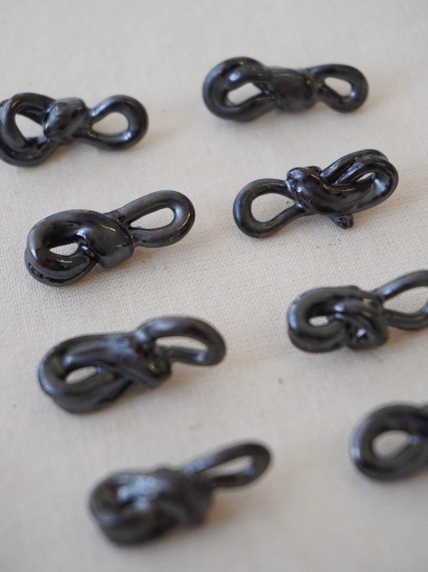 KNOT Button - Metallic