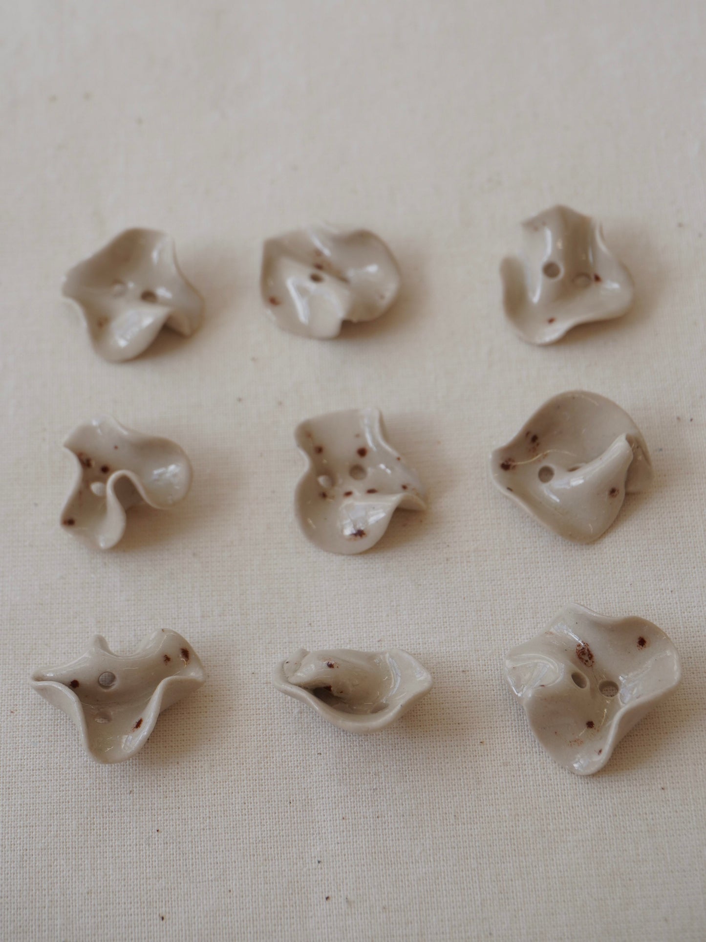 FLOW Button - white Speckle