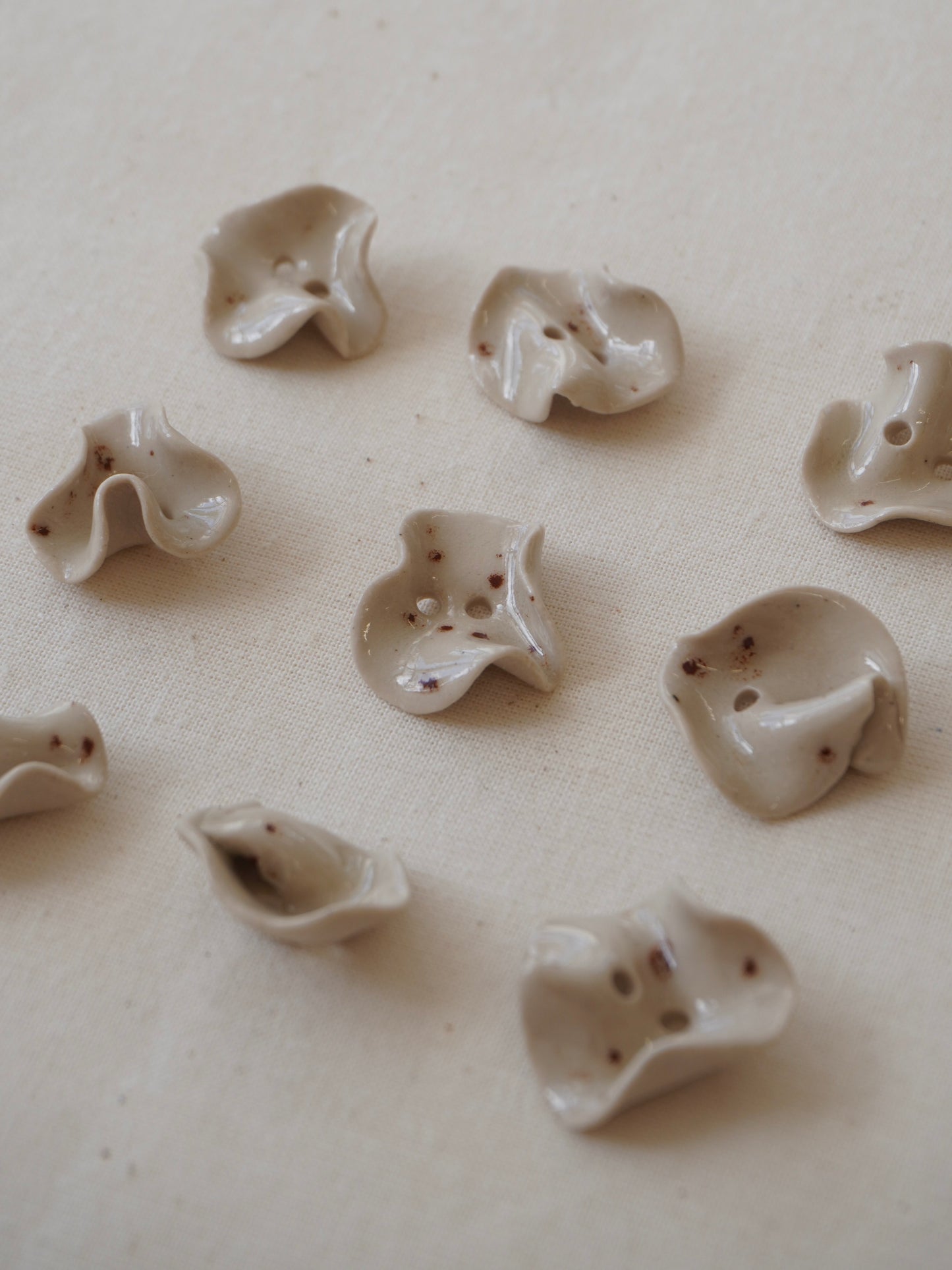 FLOW Button - white Speckle