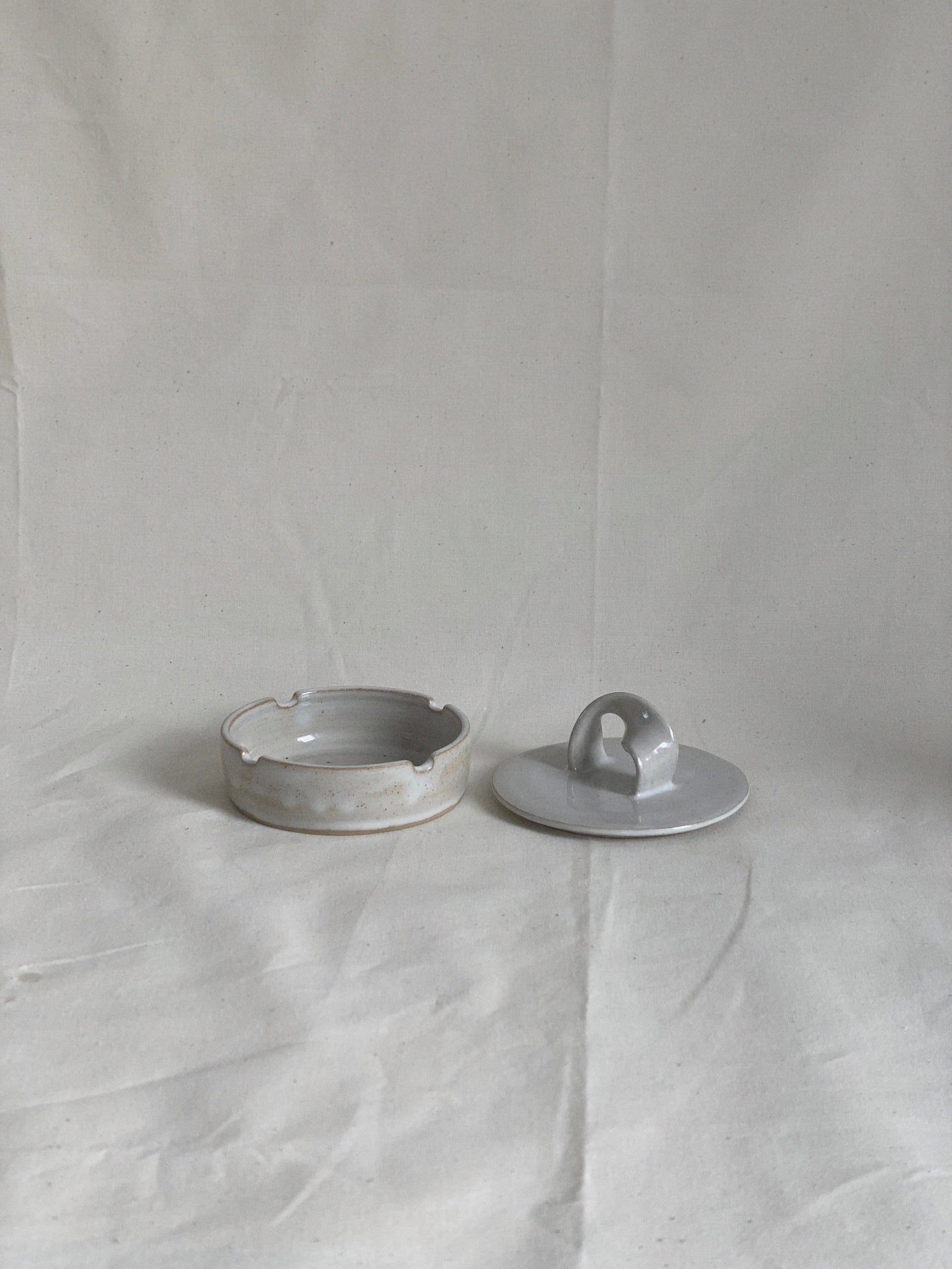 RIBBON ashtray with a twisted lid - Yuki
