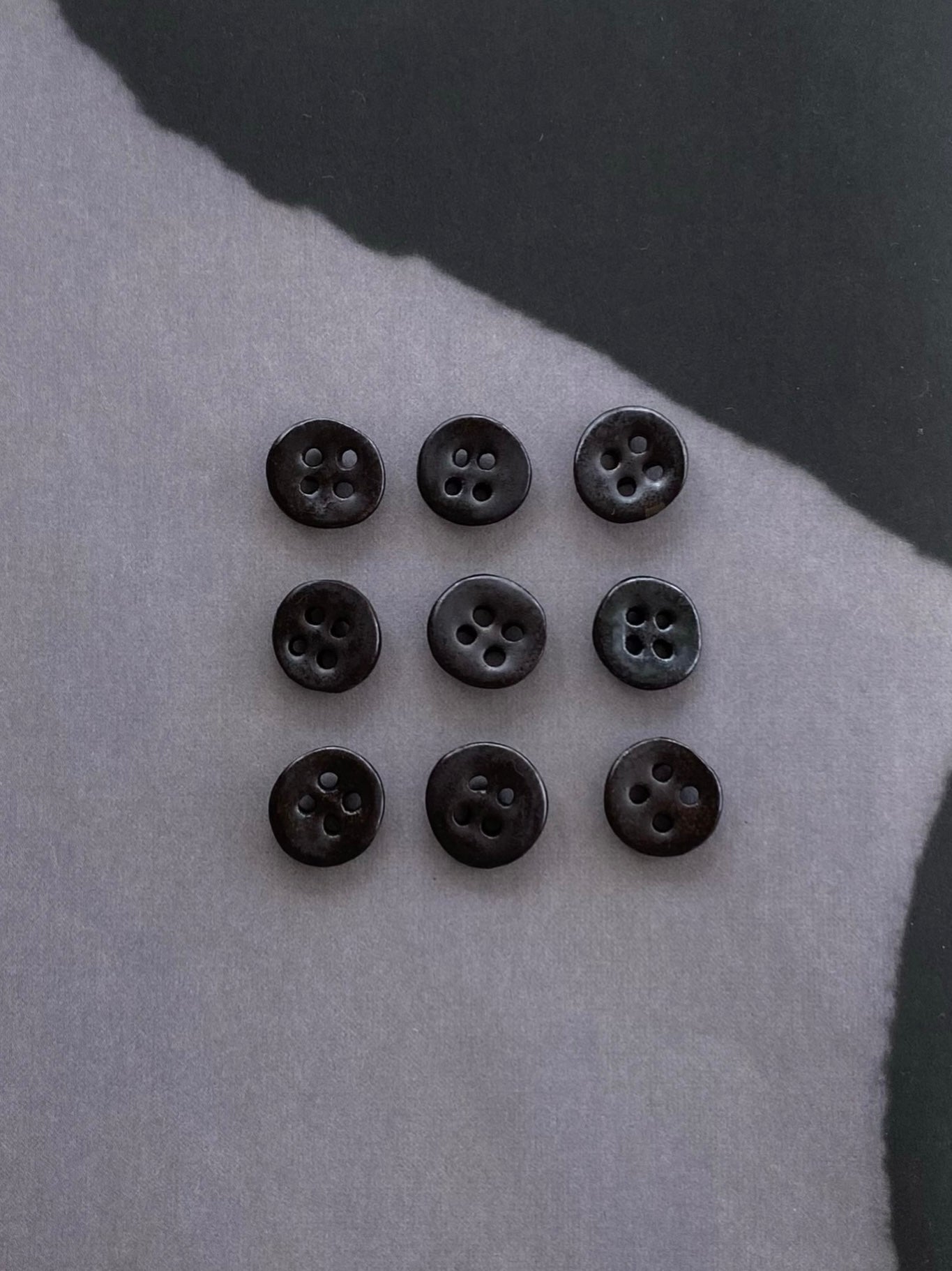 Irregular Round - Oil black