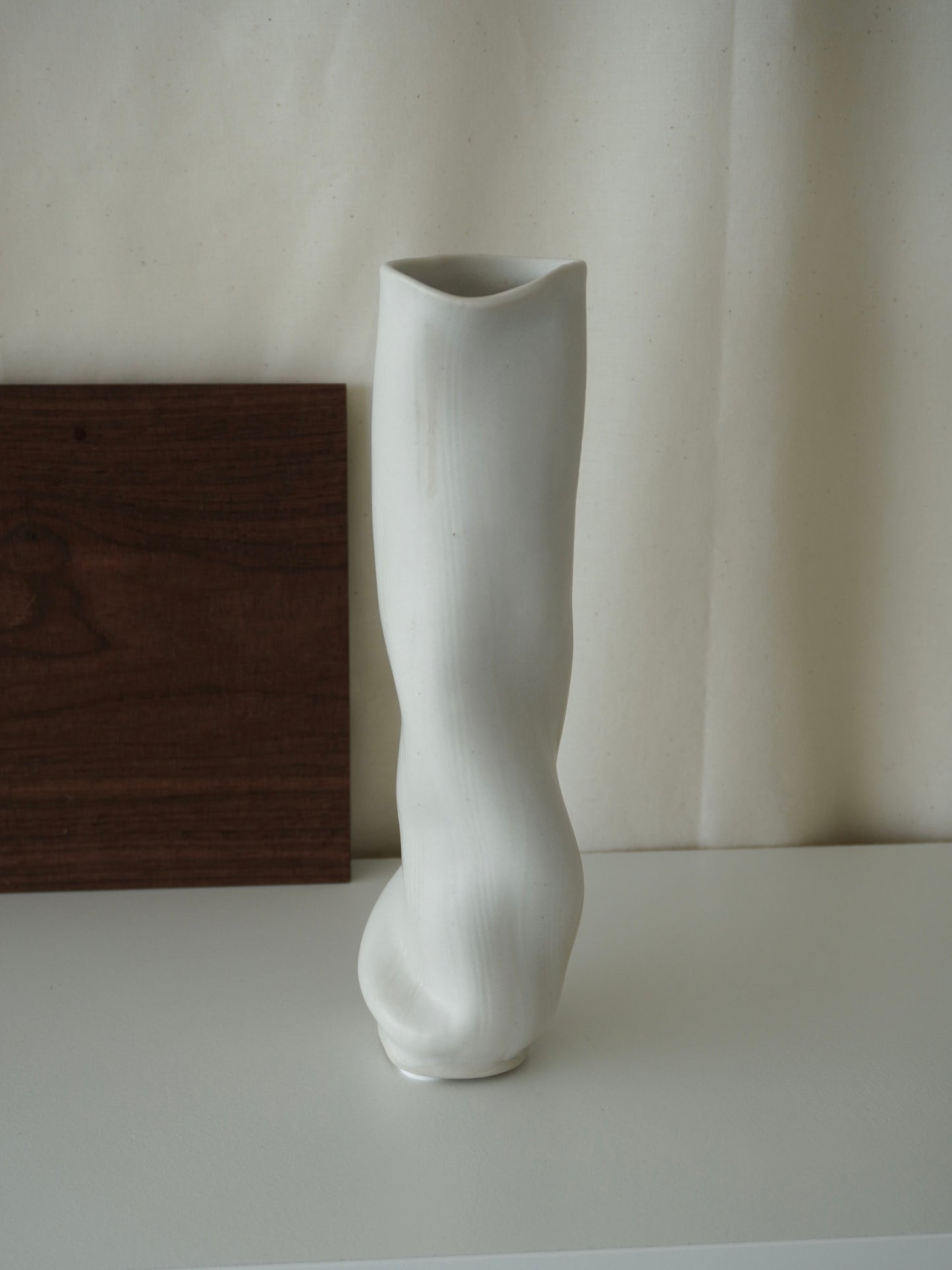 'Fluiform' White Porcelain Vase