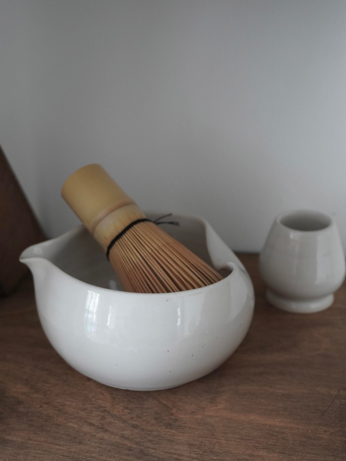 'Fluiform' Matcha bowl set (bowl+whisk stand)