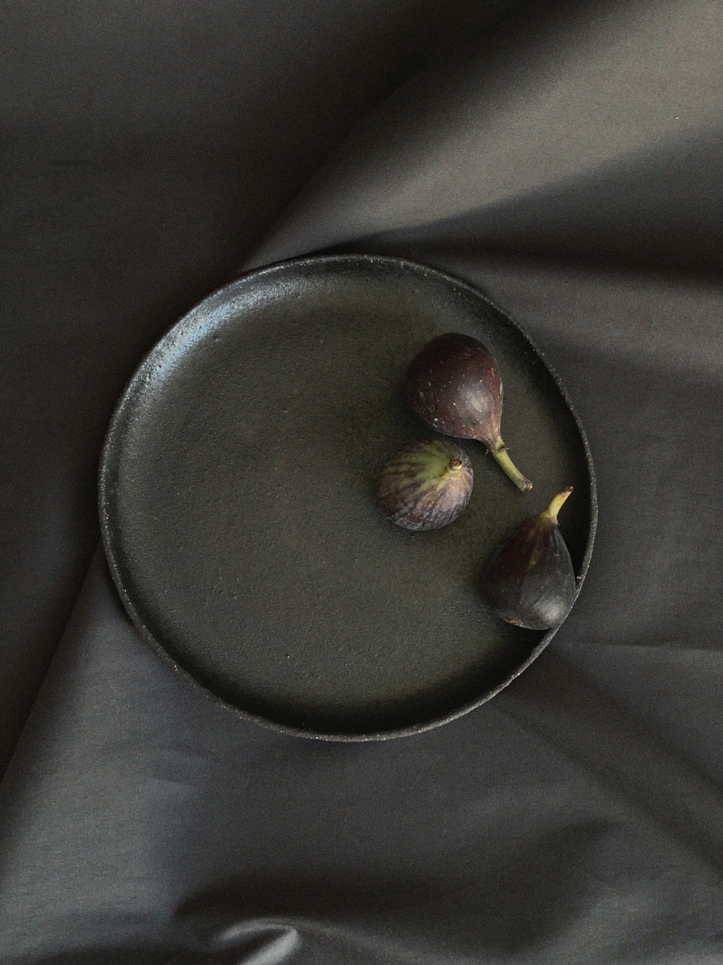 Black wild textured plate - Tenmoku