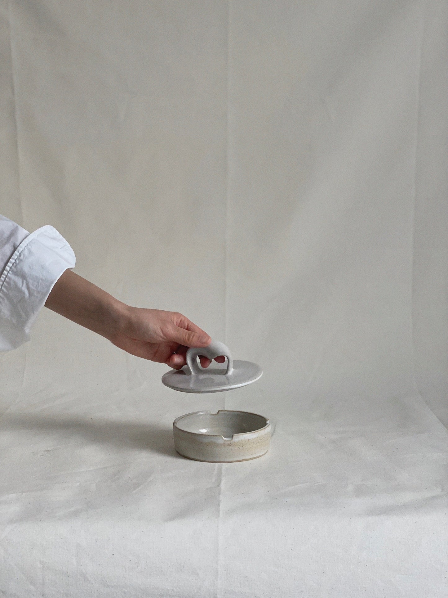 RIBBON ashtray with a twisted lid - Yuki